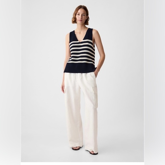 White and Navy Striped  Sweater Preppy  vest size large TALL NWT GAP - Picture 2 of 4